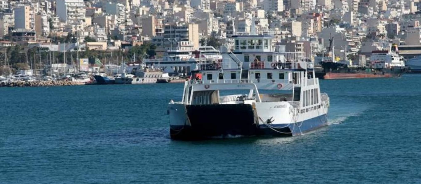 Θρίλερ στο Πέραμα Σαλαμίνας: Πρόσκρουση φορτηγού πλοίου με τουρκικό δεξαμενόπλοιο - Φόβοι για διαρροή πετρελαίου